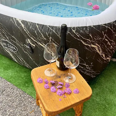 The Wood Nest - Forest View & Jacuzzi Apartamento